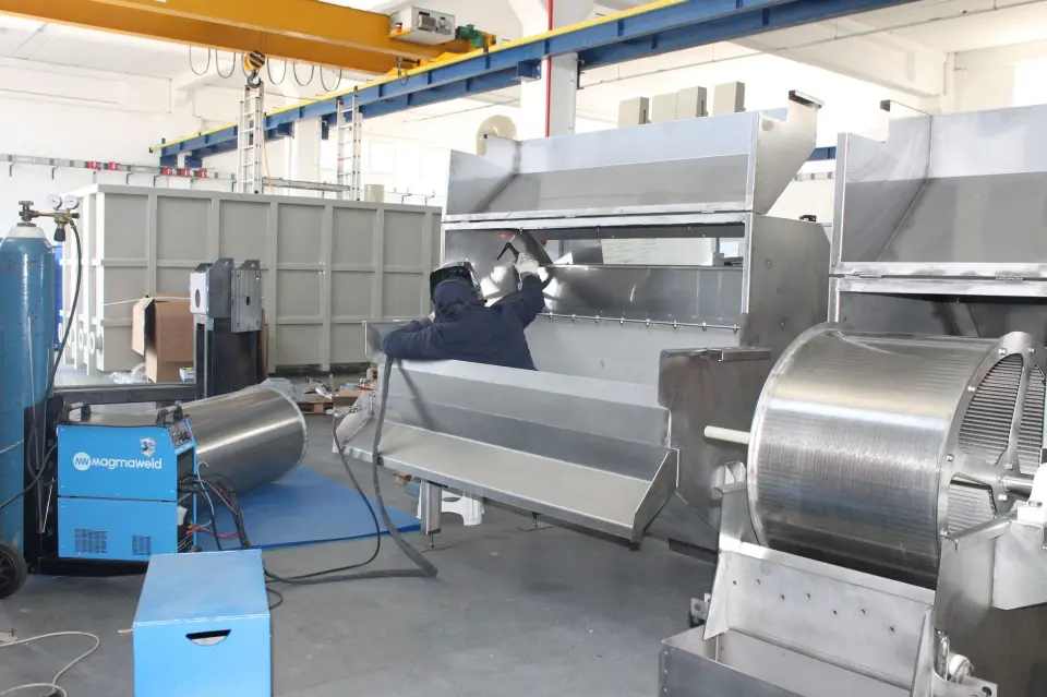 Deep cleaning of the separator and internal components