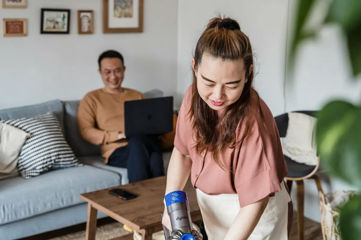 Aspirateur Delphin vs Dyson : Comparatif Définitif de Puissance et Durabilité