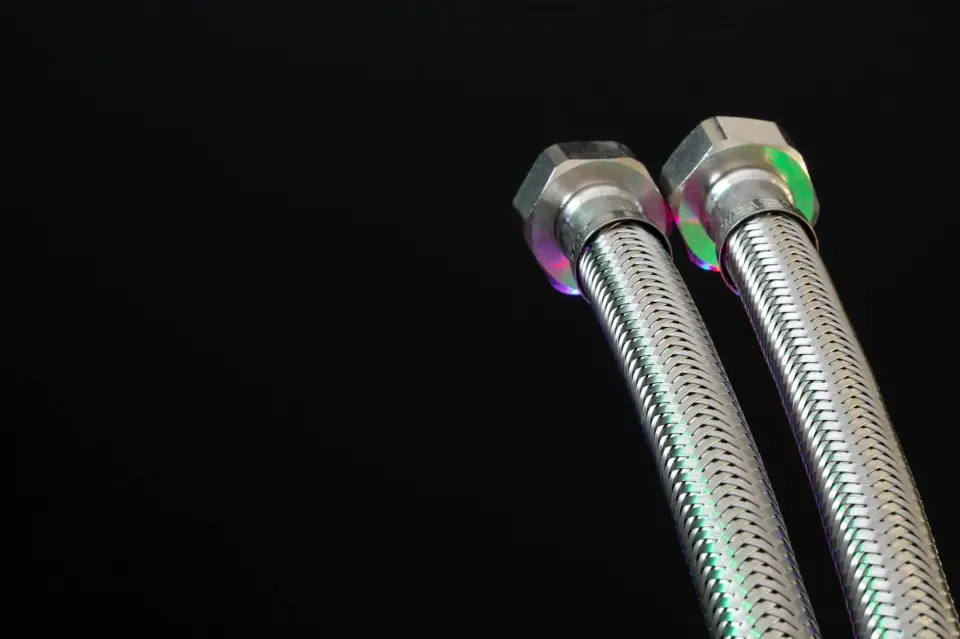 Soins périodiques du tube flexible et des connexions électriques
